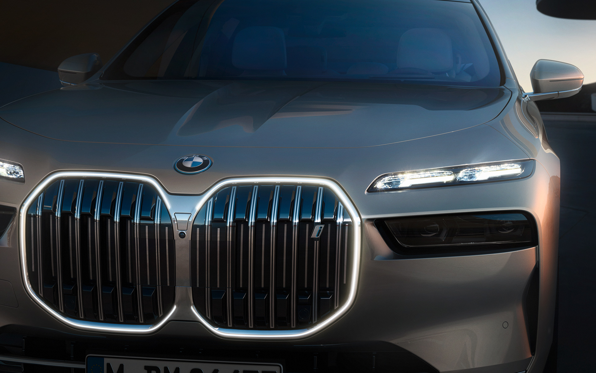 Екстер’єр седану BMW i7 G70, решітка радіатора «Iconic Glow» з підсвідкою